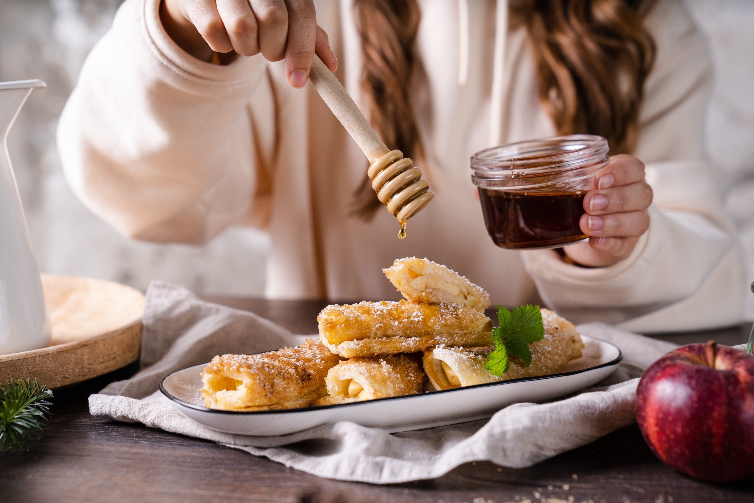 Winterliche Schichtarbeit: Bratapfeltiramisu im Glas - huma eleven